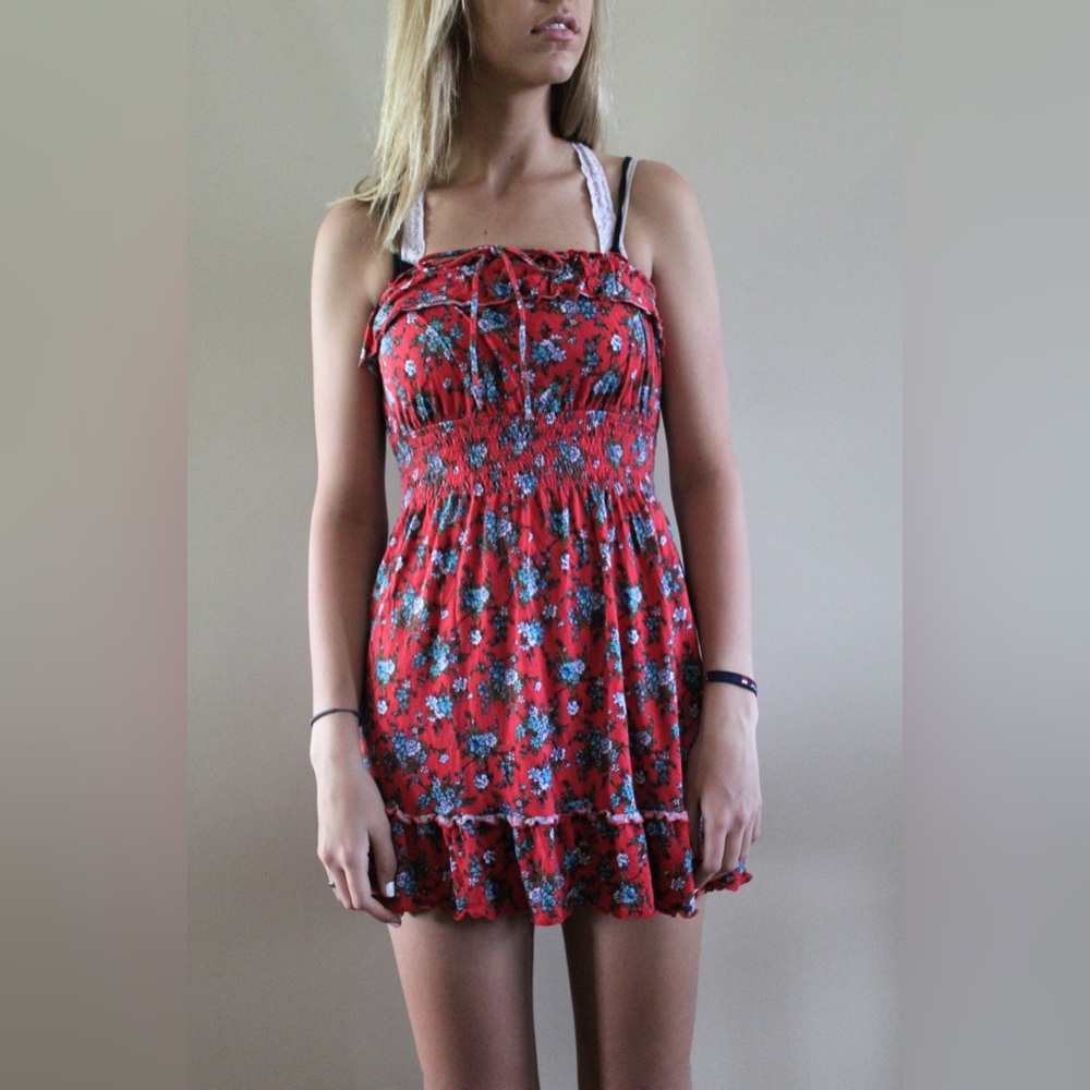 Forever 21 Red Strapless Rouched Ruffle Floral Top Women’s Small 2000s